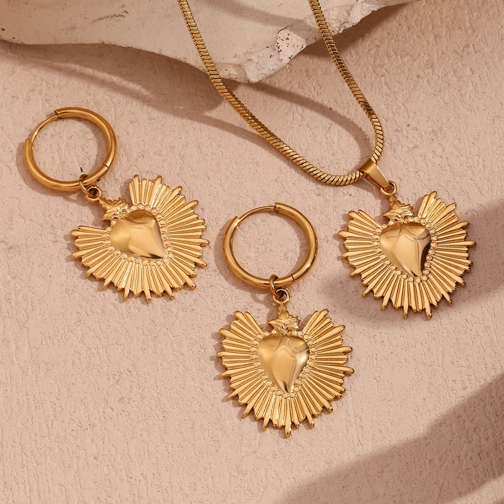 Conjunto Radiante Amor: Colar e Brincos Banhados a Ouro 18K