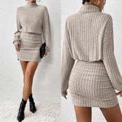 Vestido Curto de Malha – Gola Alta e Manga Lanterna