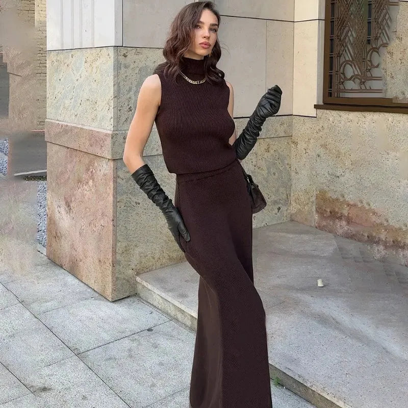 Conjunto Feminino de Malha – Colete Gola Alta e Saia Longa