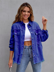 Jaqueta Jeans Feminina – Barra Desfiada e Botões Frontais
