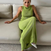 Conjunto Feminino de Malha – Colete Gola Alta e Saia Longa