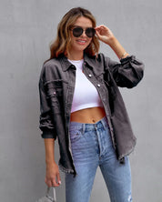 Jaqueta Jeans Feminina – Barra Desfiada e Botões Frontais