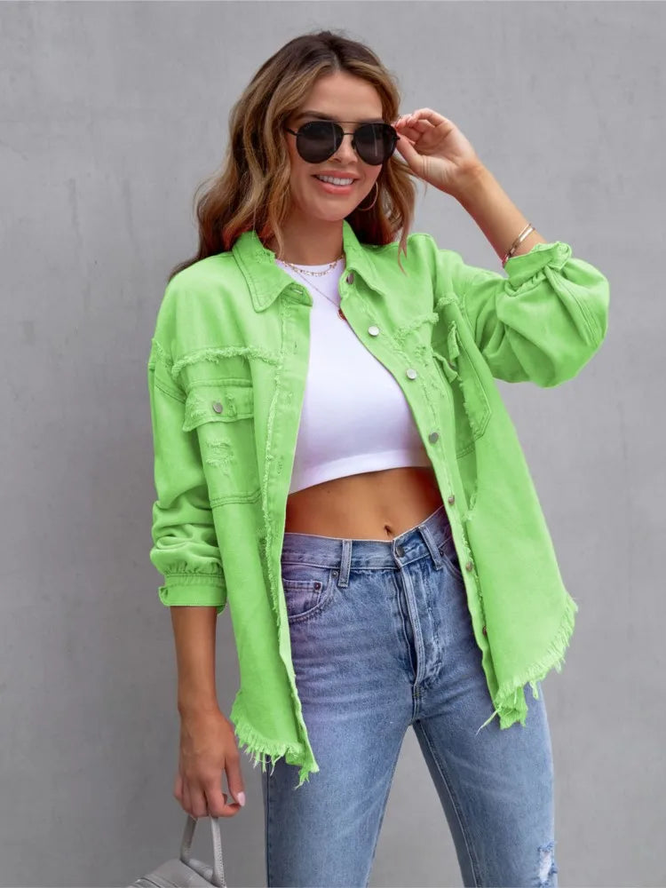 Jaqueta Jeans Feminina – Barra Desfiada e Botões Frontais
