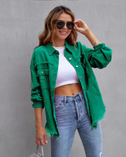 Jaqueta Jeans Feminina – Barra Desfiada e Botões Frontais