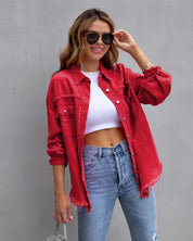 Jaqueta Jeans Feminina – Barra Desfiada e Botões Frontais