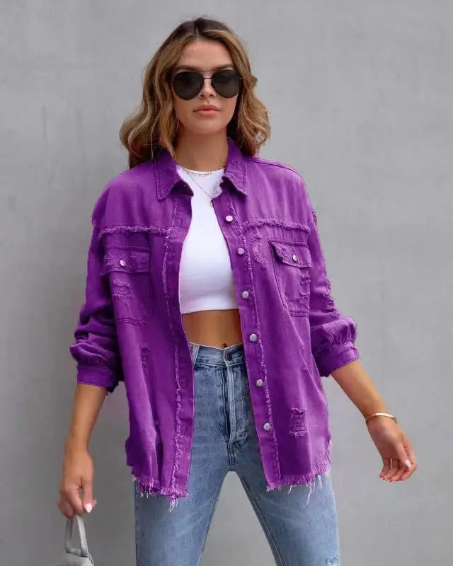 Jaqueta Jeans Feminina – Barra Desfiada e Botões Frontais