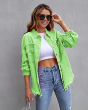 Jaqueta Jeans Feminina – Barra Desfiada e Botões Frontais