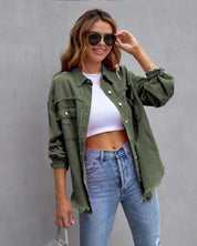 Jaqueta Jeans Feminina – Barra Desfiada e Botões Frontais