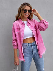 Jaqueta Jeans Feminina – Barra Desfiada e Botões Frontais