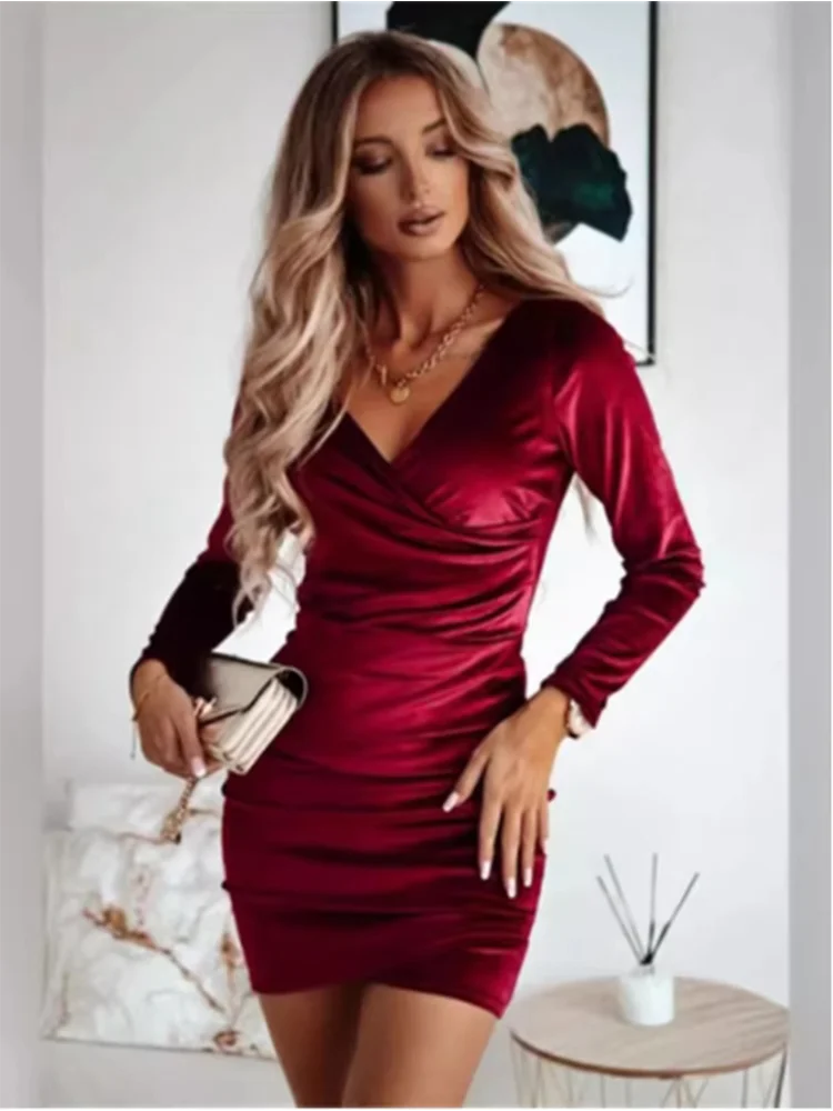 Vestido de Festa Bodycon – Veludo, Decote V e Manga Longa