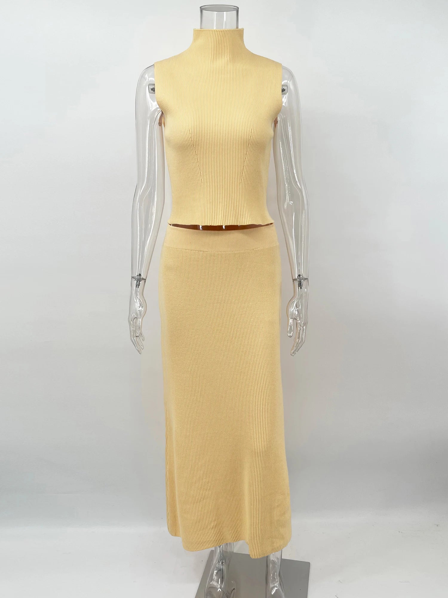Conjunto Feminino de Malha – Colete Gola Alta e Saia Longa